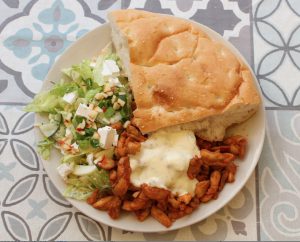 Kipshoarma i.c.m. Turksbrood en salade